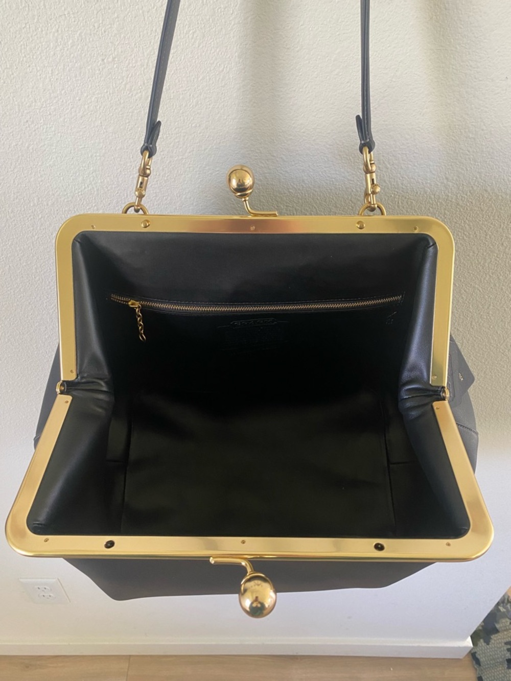 Coach The Kisslock Frame Bag Limited Re-Edition 1969 Large Black Brass - Picture 11 of 15